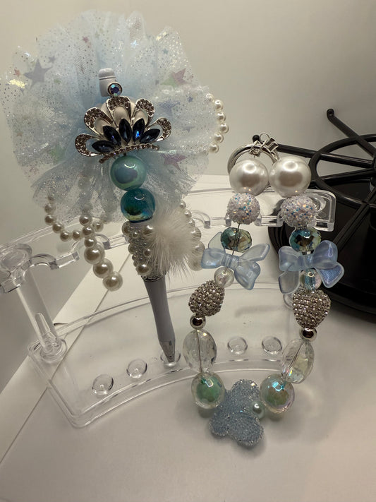 Beautiful Blue & White Handbag & Pen Set